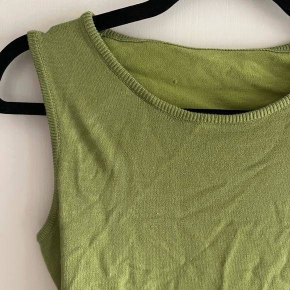 Green midi length dress with open back - Picture 3 of 3